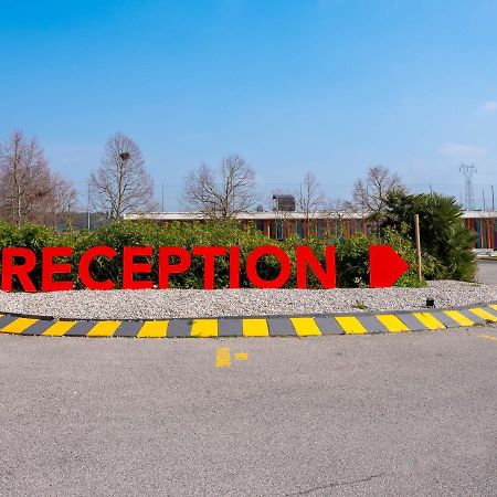 Golf Residenza Aparthotel Peschiera del Garda Luaran gambar