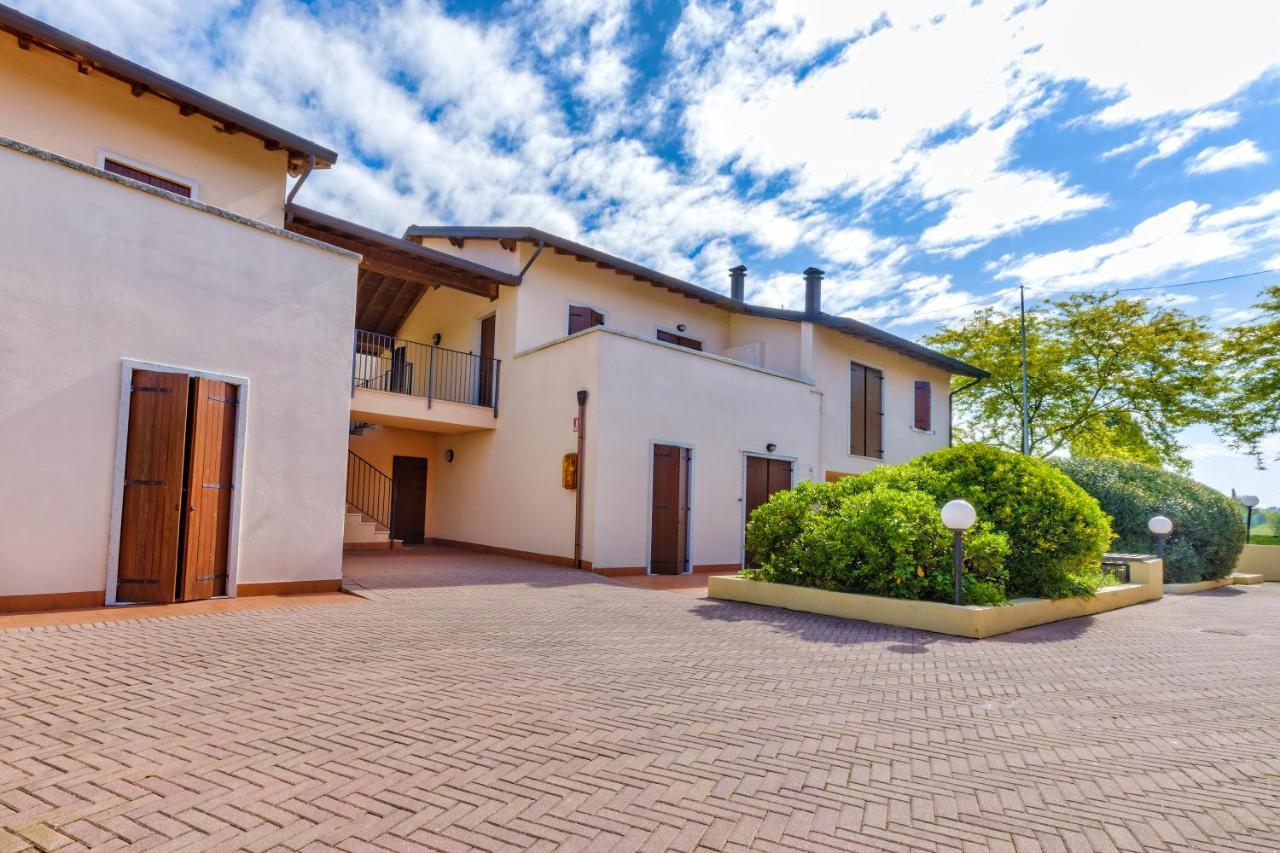 Golf Residenza Aparthotel Peschiera del Garda Luaran gambar