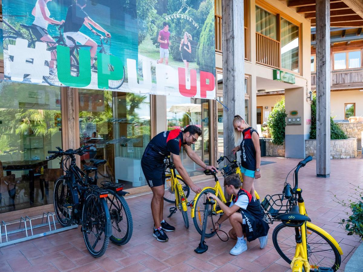 Golf Residenza Aparthotel Peschiera del Garda Luaran gambar