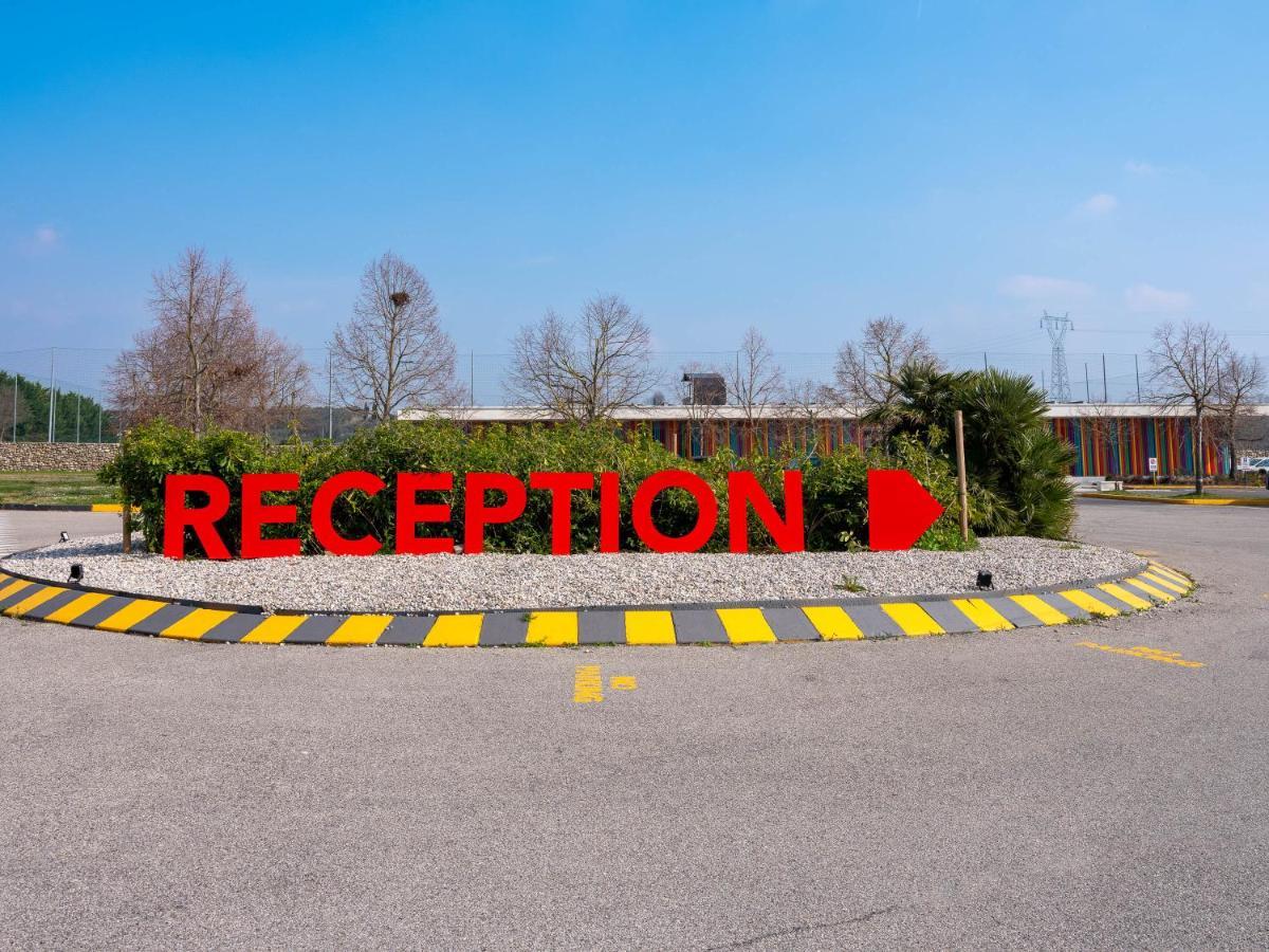 Golf Residenza Aparthotel Peschiera del Garda Luaran gambar