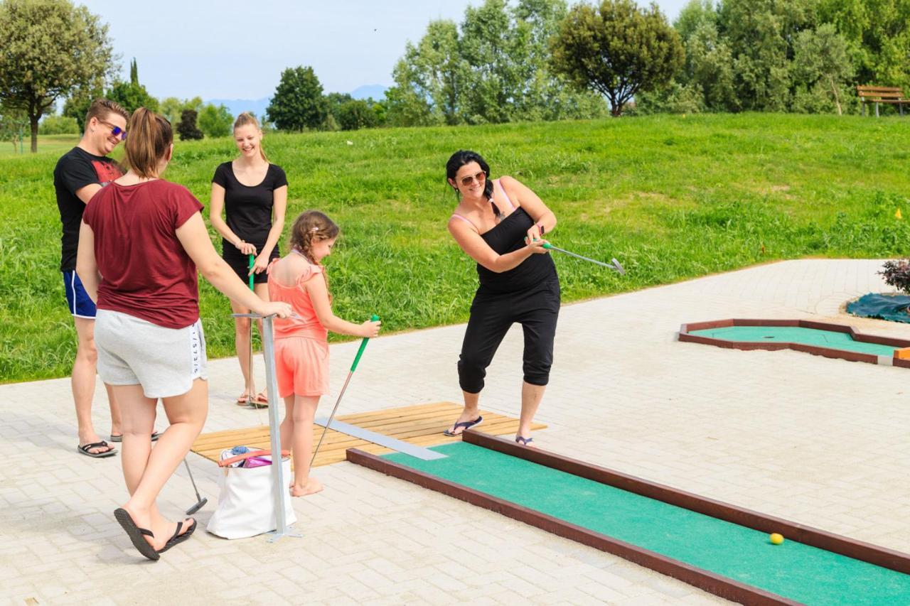 Golf Residenza Aparthotel Peschiera del Garda Luaran gambar